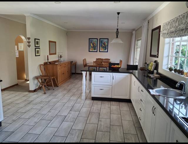 4 BEDROOM HOUSE FOR SALE IN BELLEVUE